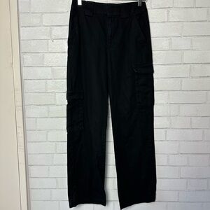 Aritzia TNA Cargo Pants Women Size Small Black Straight Leg Utility Mid Rise